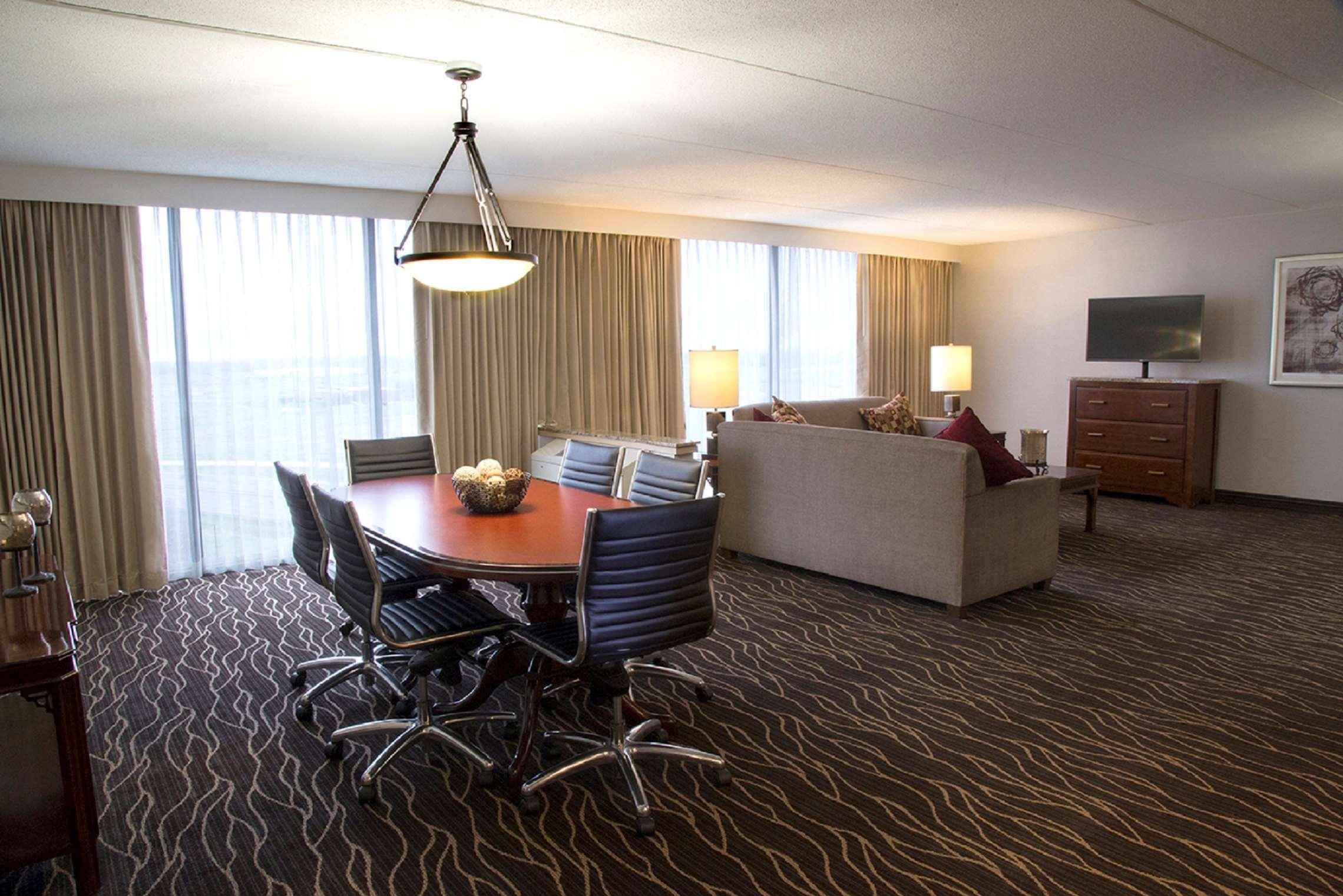 Hilton Kansas Airport Hotel Kansas City