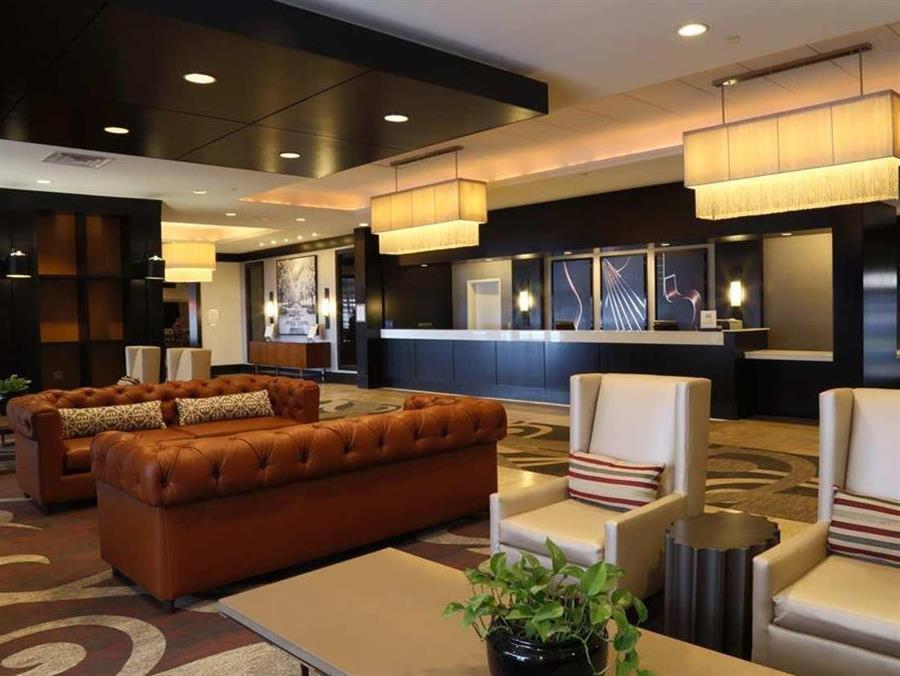 Hilton Kansas Airport Hotel