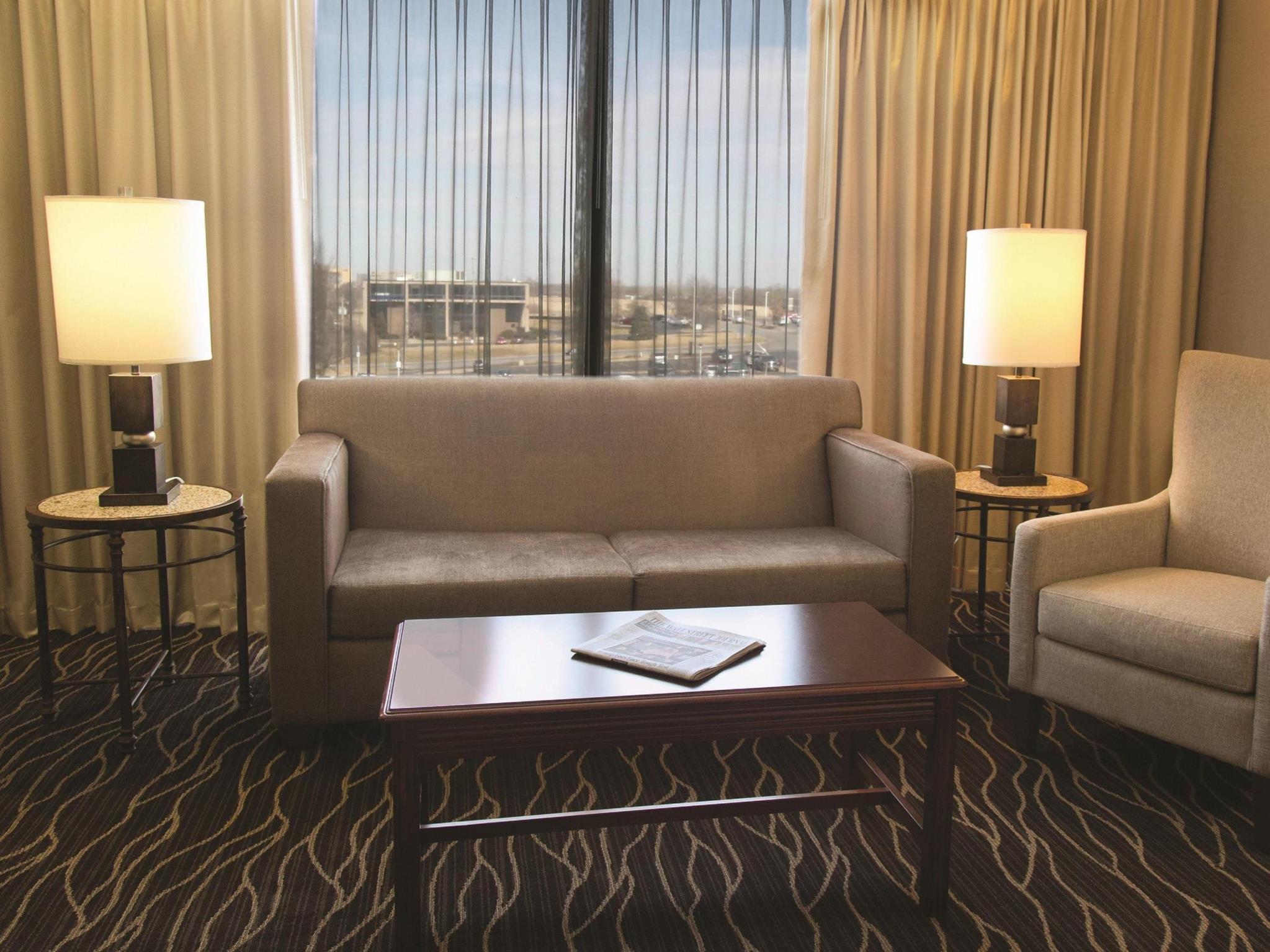 Hilton Kansas Airport