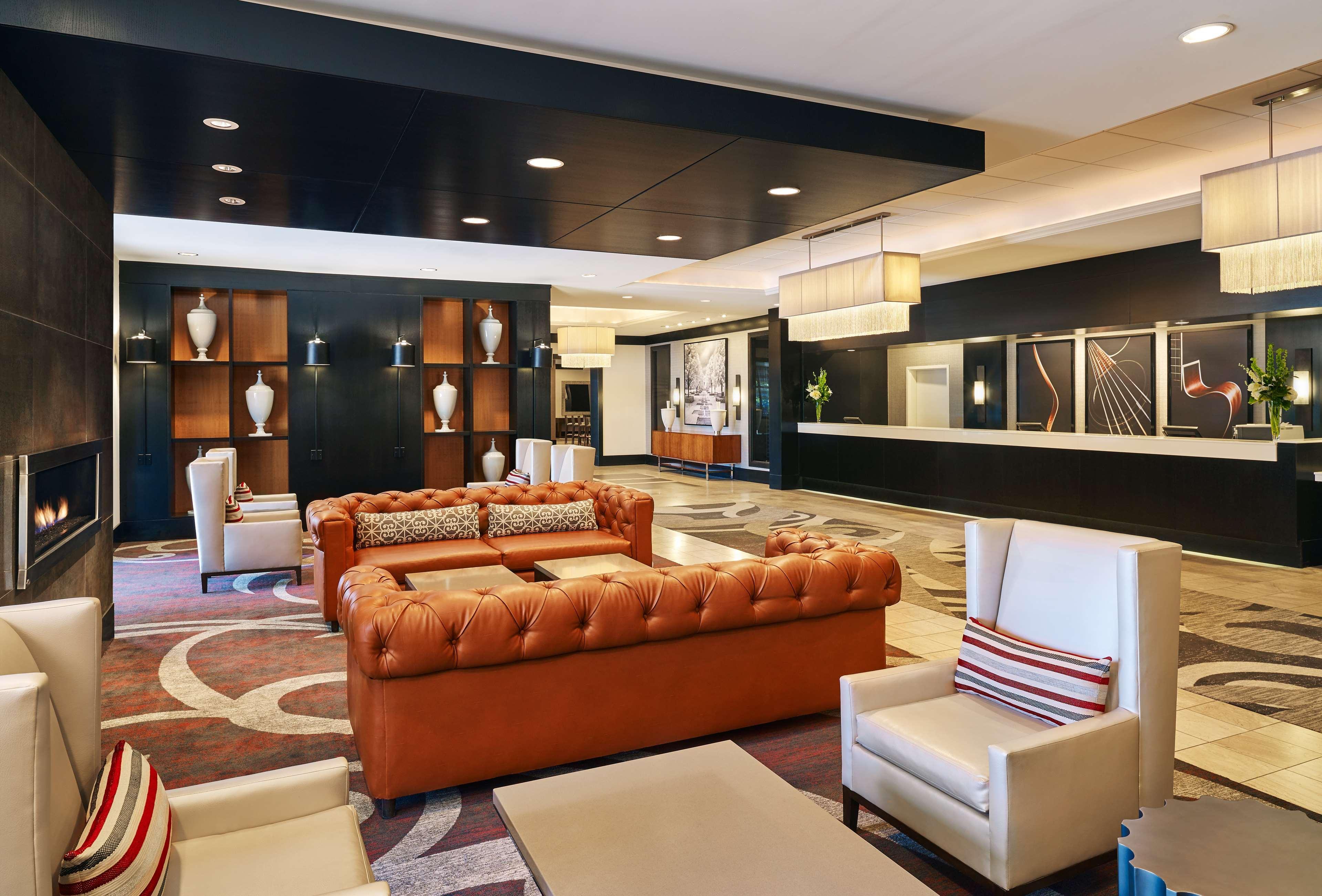 Hilton Kansas Airport Hotel 3*