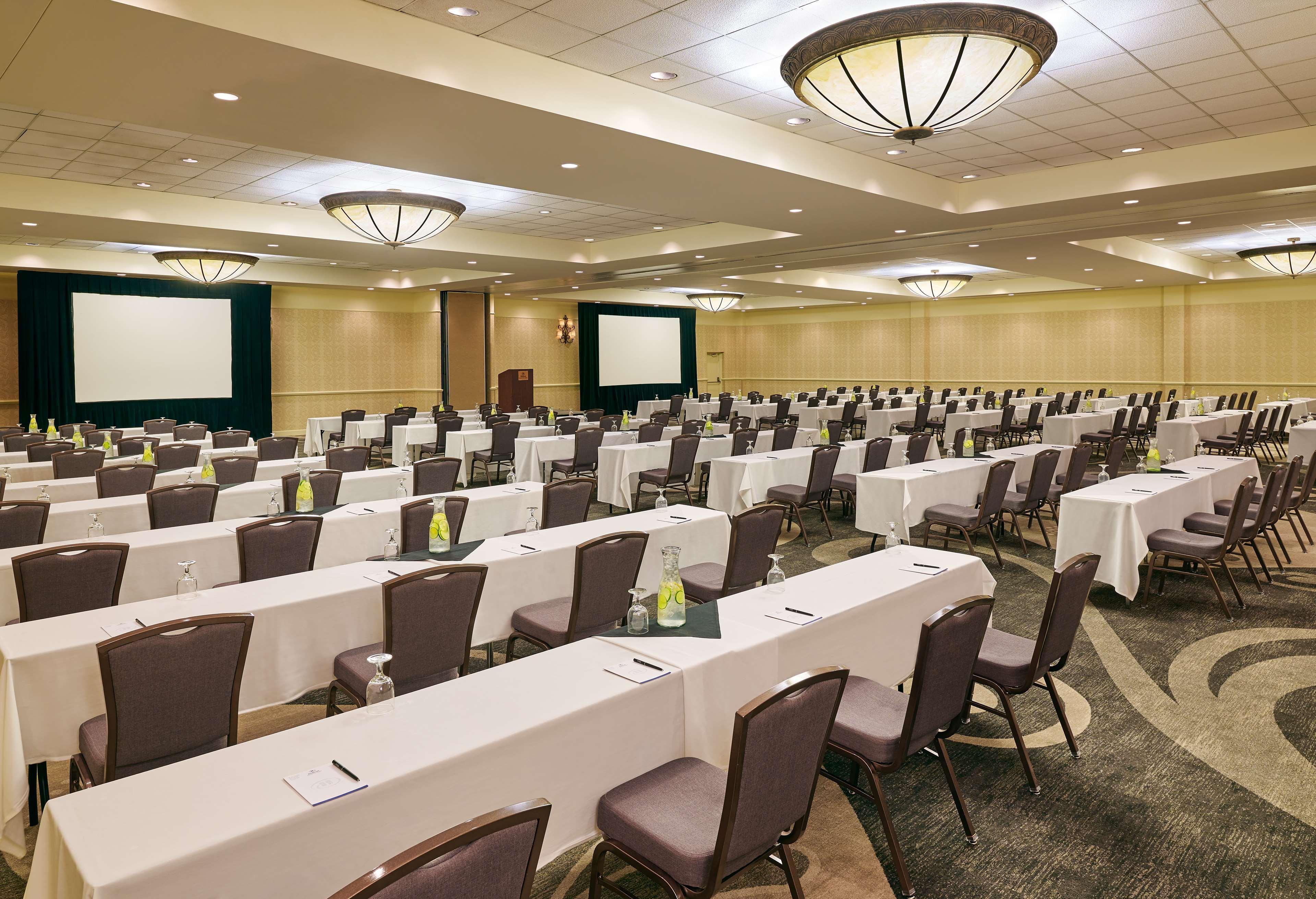 Hilton Kansas Airport Hotel
