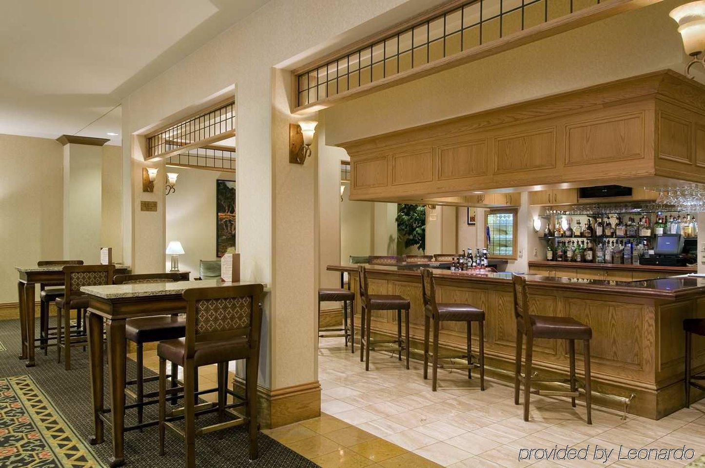 Hilton Kansas Airport Hotel 3*