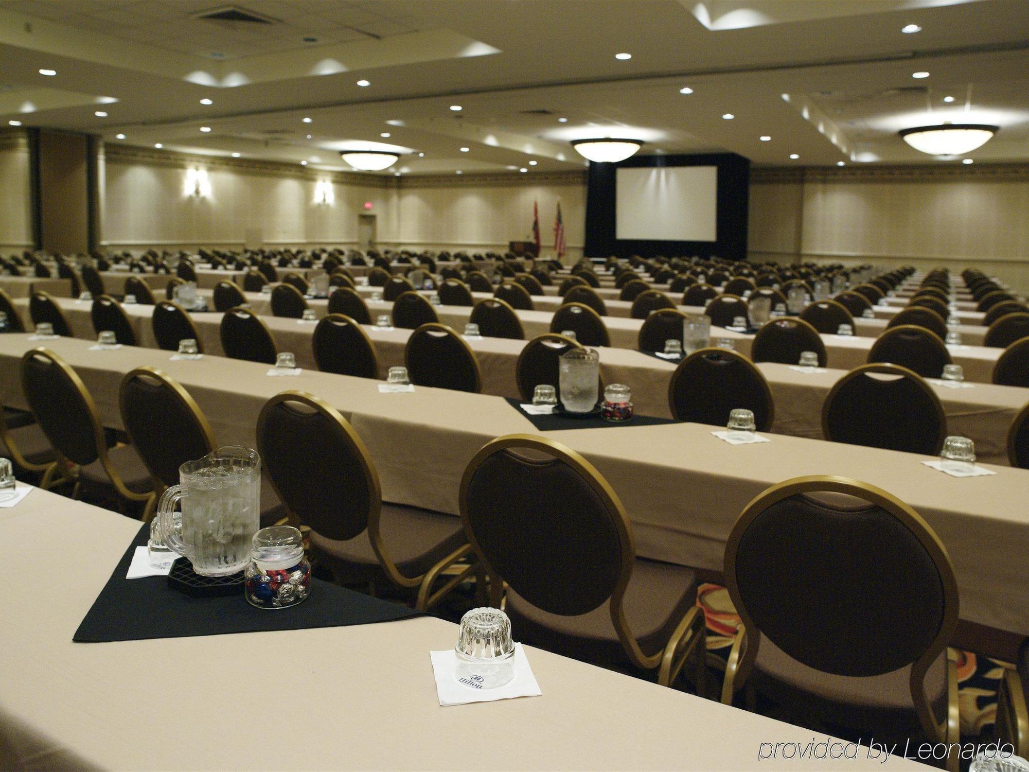 Hotel Hilton Kansas Airport 3*